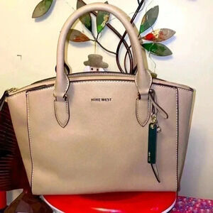 NINE WEST SHOULDER BAG PERFECT  CLEAN CONDITION. Has damage , described on video